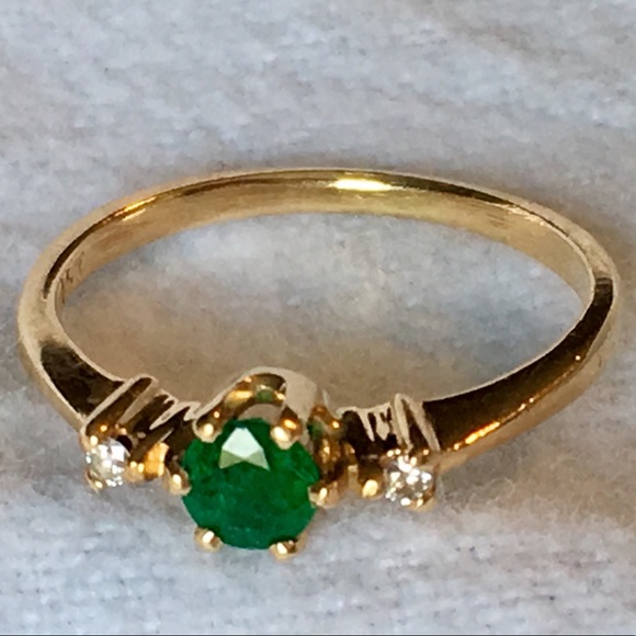 14K Gold Emerald and Diamond Ring 💍 - Picture 6 of 7